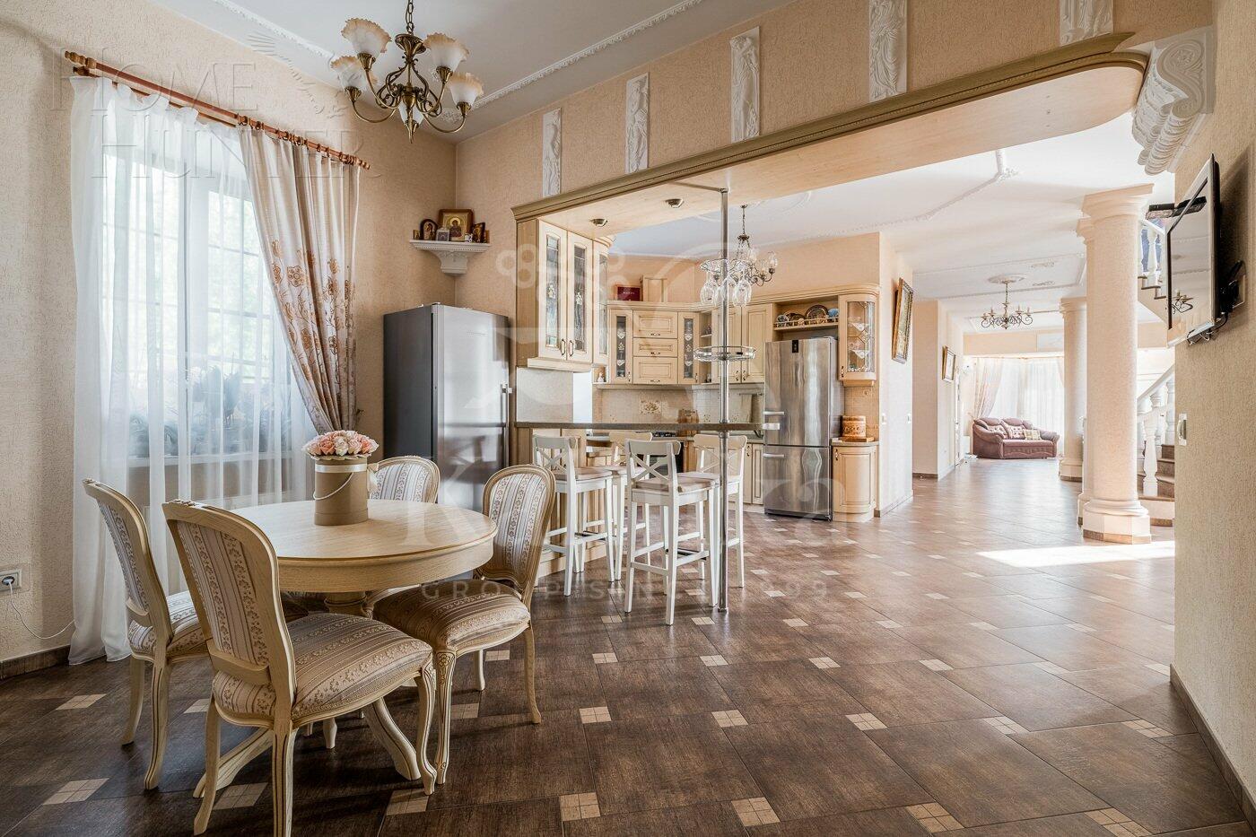 2-этажный коттедж 650 м² с отделкой