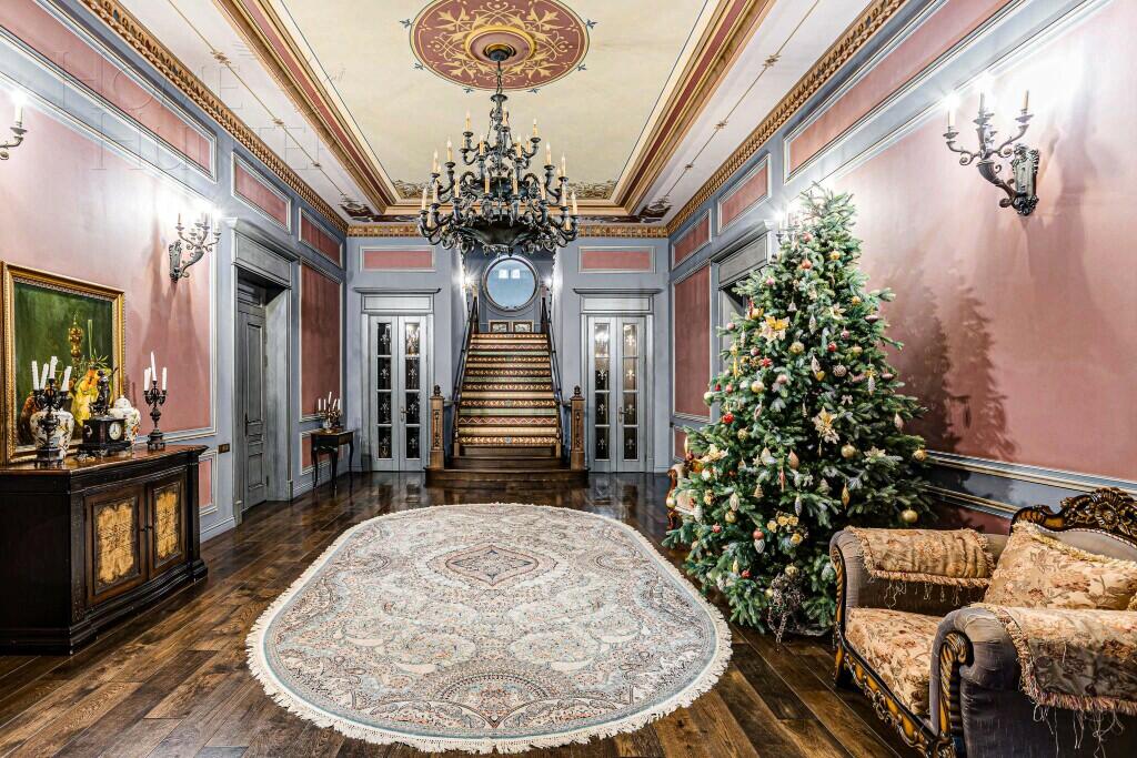 2-этажный коттедж 1 500 м² с отделкой