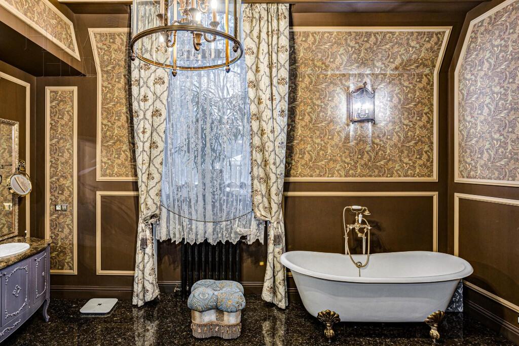 2-этажный коттедж 1 500 м² с отделкой