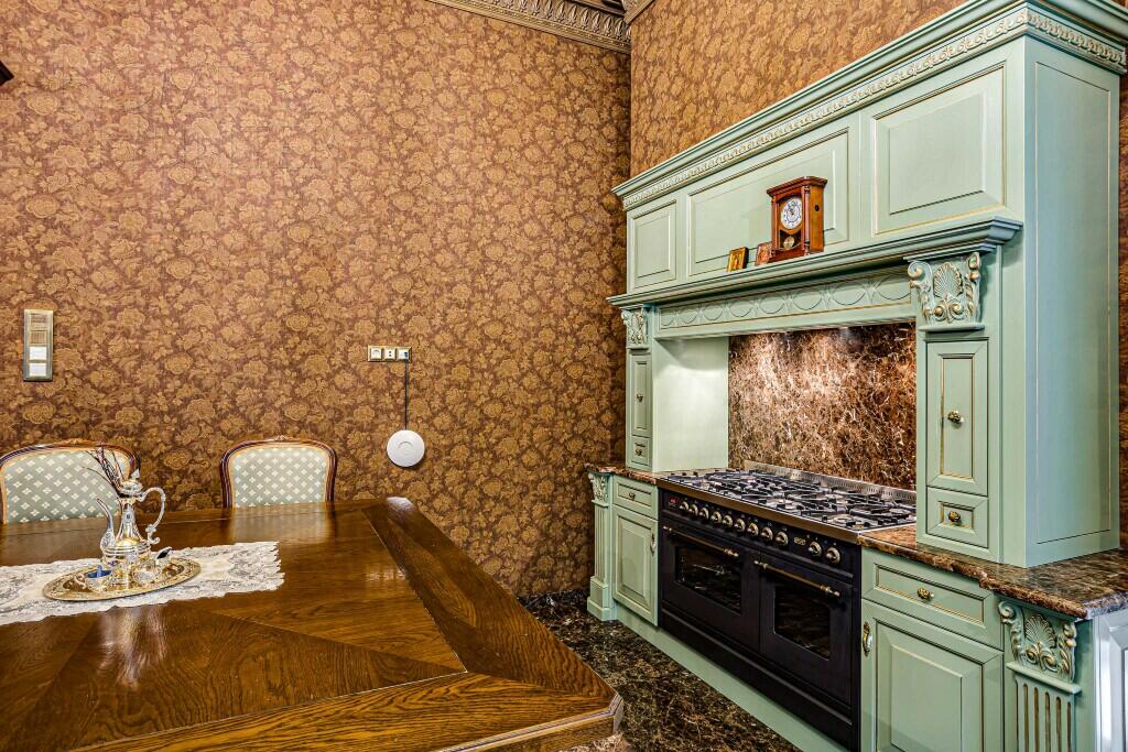 2-этажный коттедж 1 500 м² с отделкой