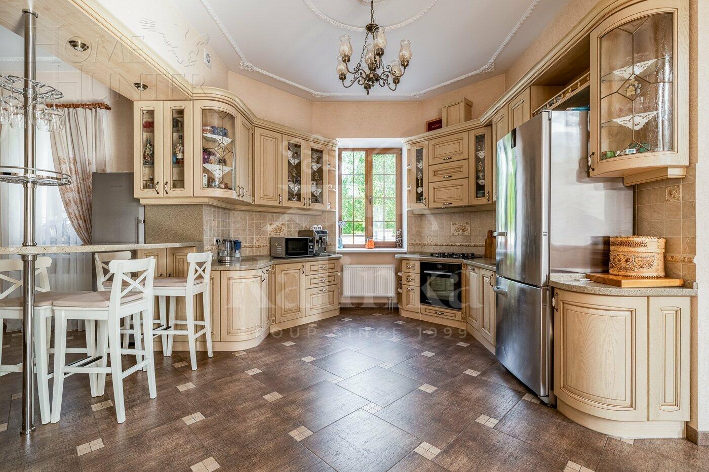 2-этажный коттедж 650 м² с отделкой