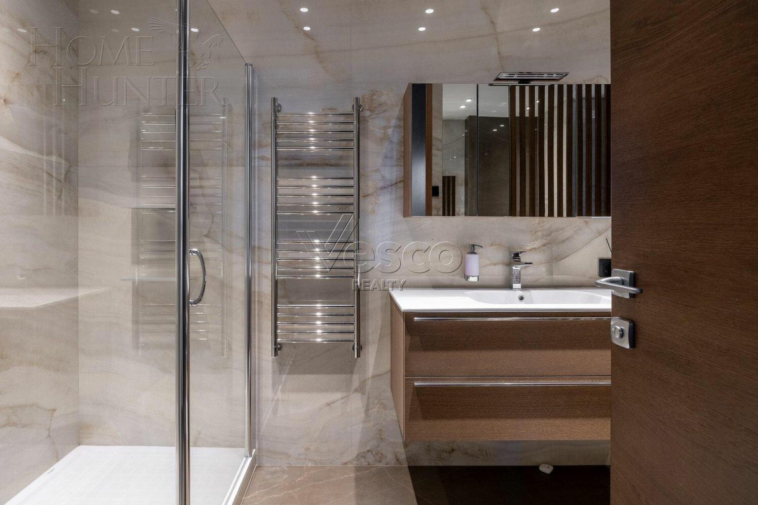 3-этажный коттедж 550 м² с отделкой