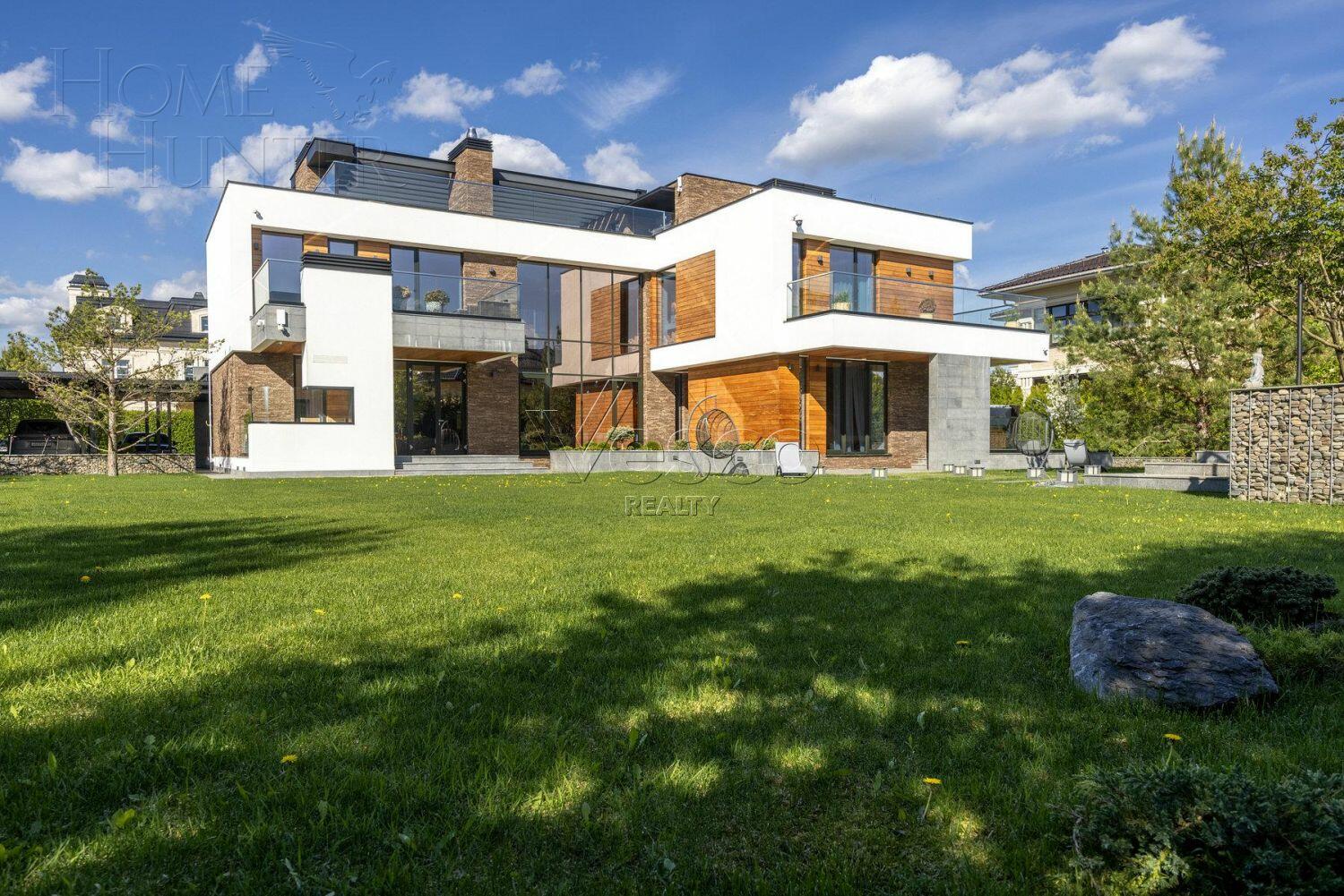 3-этажный коттедж 550 м² с отделкой