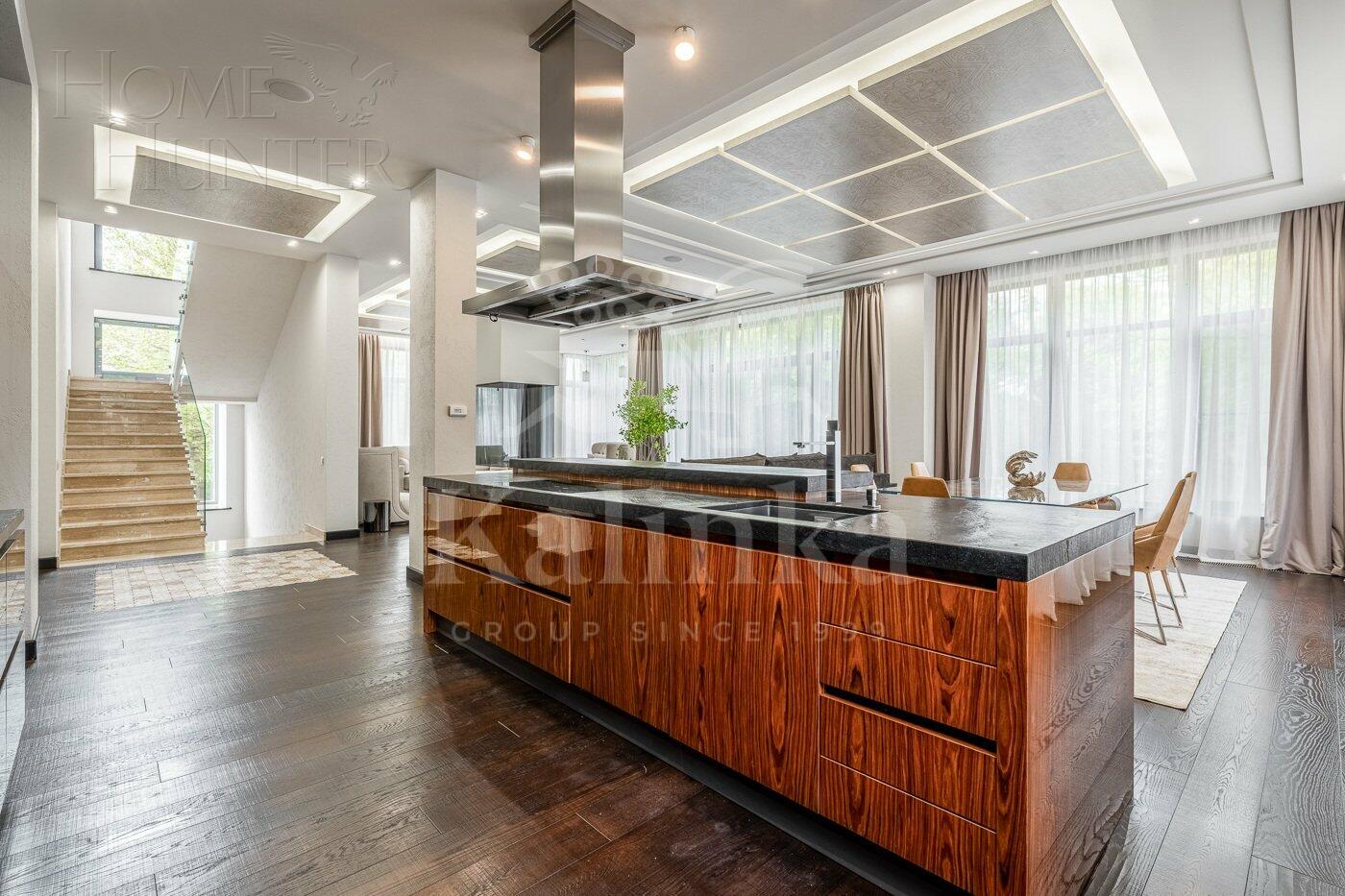 2-этажный коттедж 750 м² с отделкой