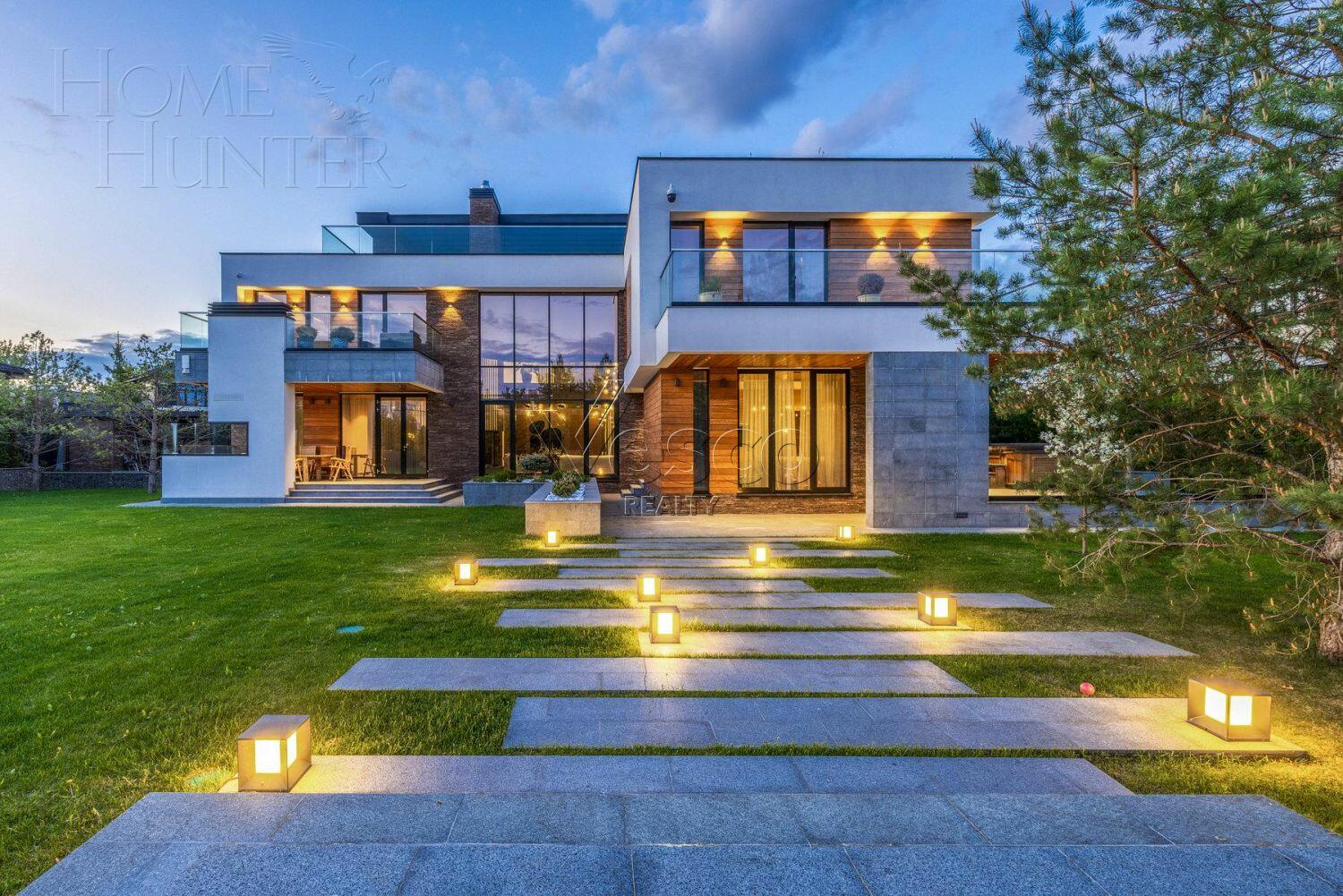 3-этажный коттедж 550 м² с отделкой