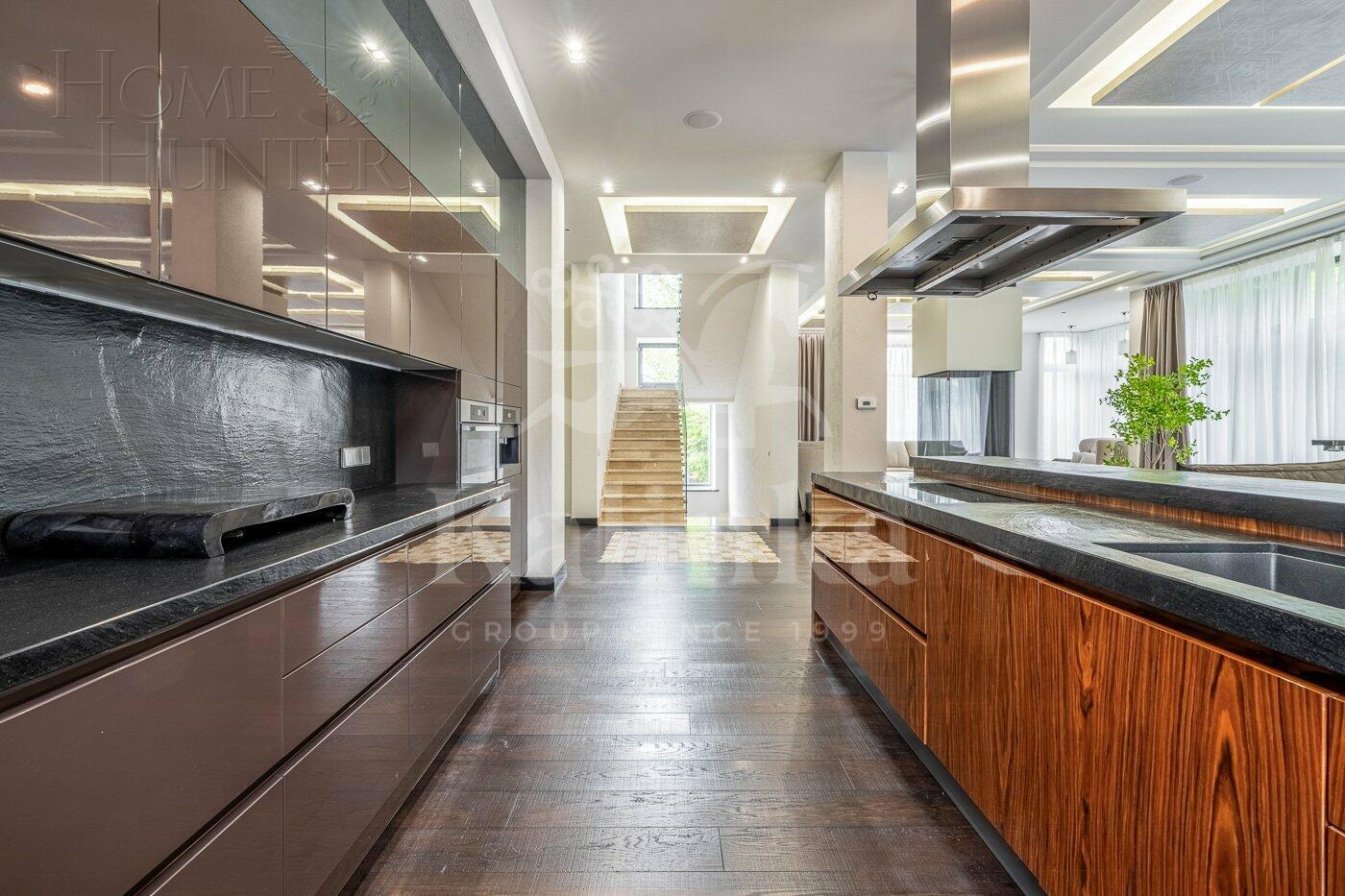 2-этажный коттедж 750 м² с отделкой
