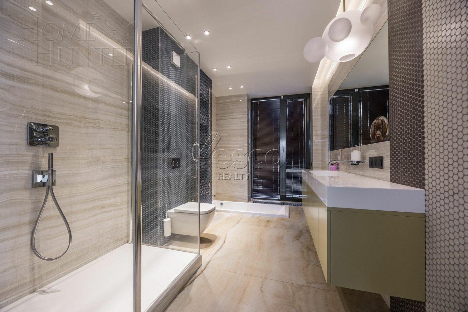 3-этажный коттедж 550 м² с отделкой