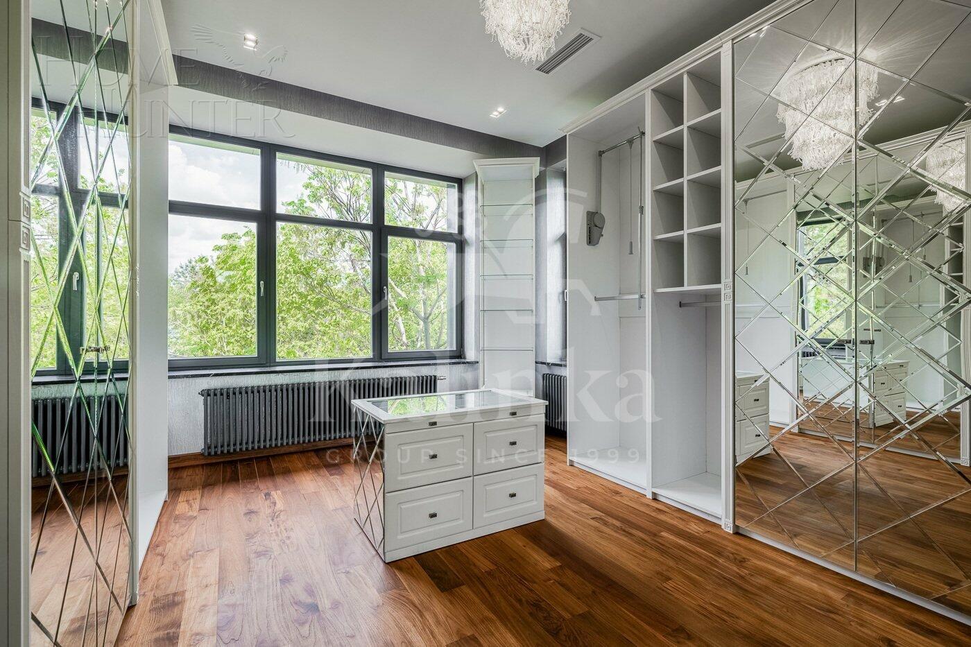 2-этажный коттедж 750 м² с отделкой