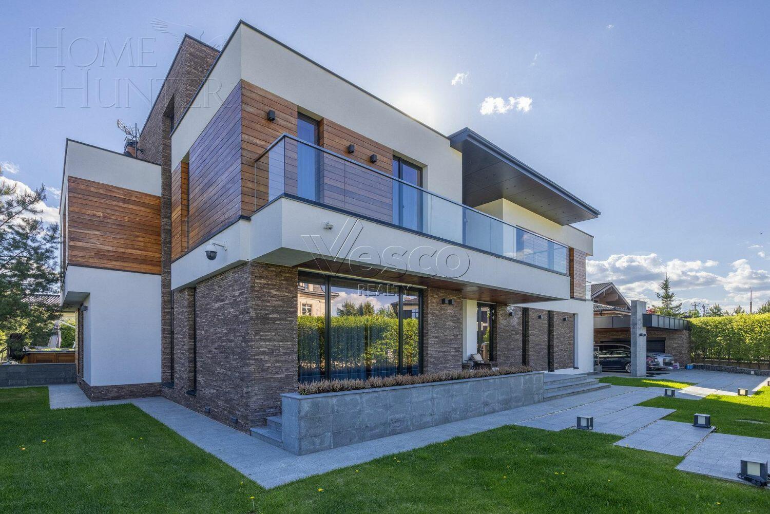 3-этажный коттедж 550 м² с отделкой