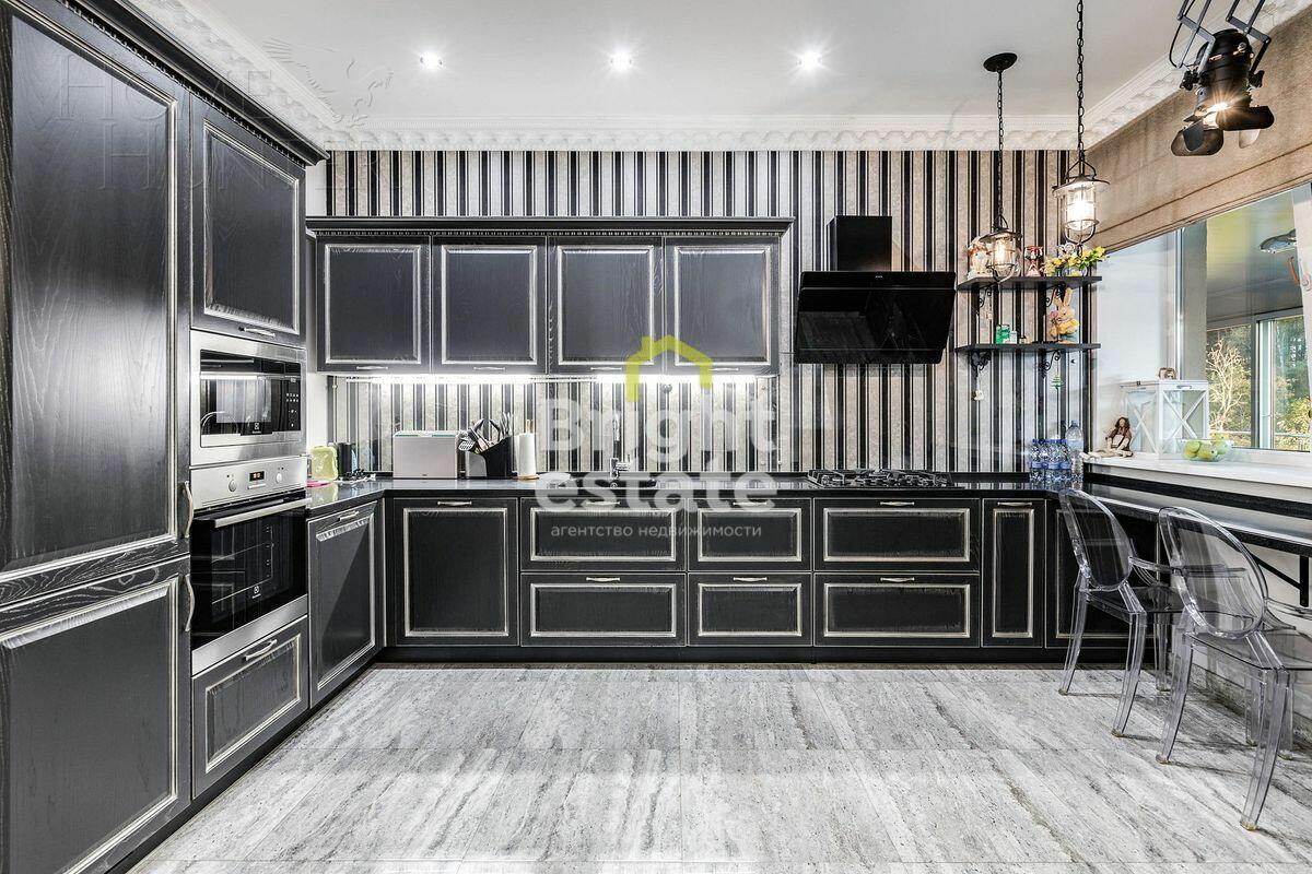 3-этажный коттедж 420 м² с отделкой