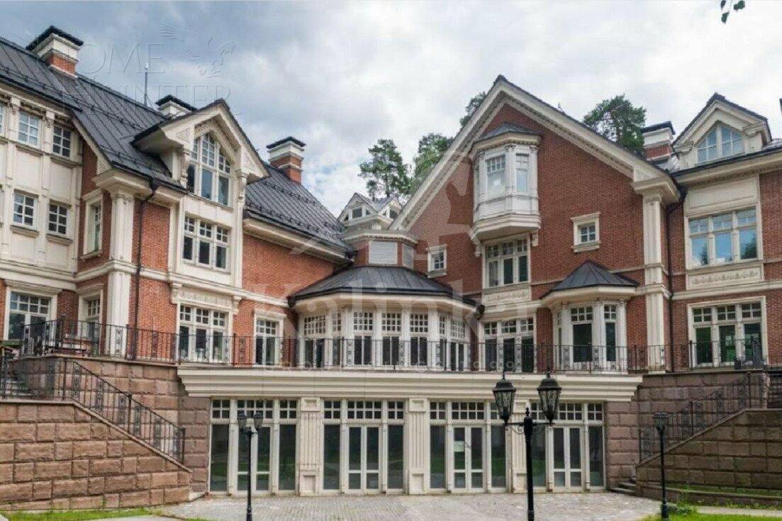 2-этажный коттедж 1 703.4 м² без отделки