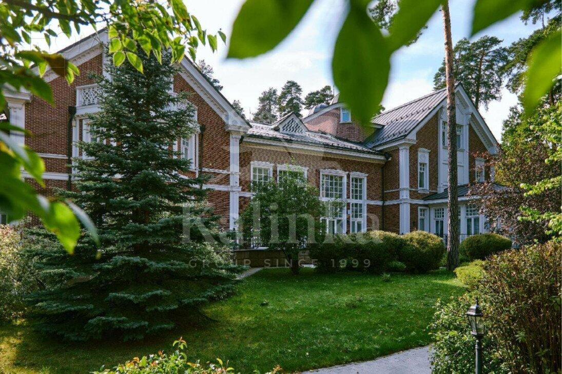 2-этажный коттедж 1 703.4 м² без отделки