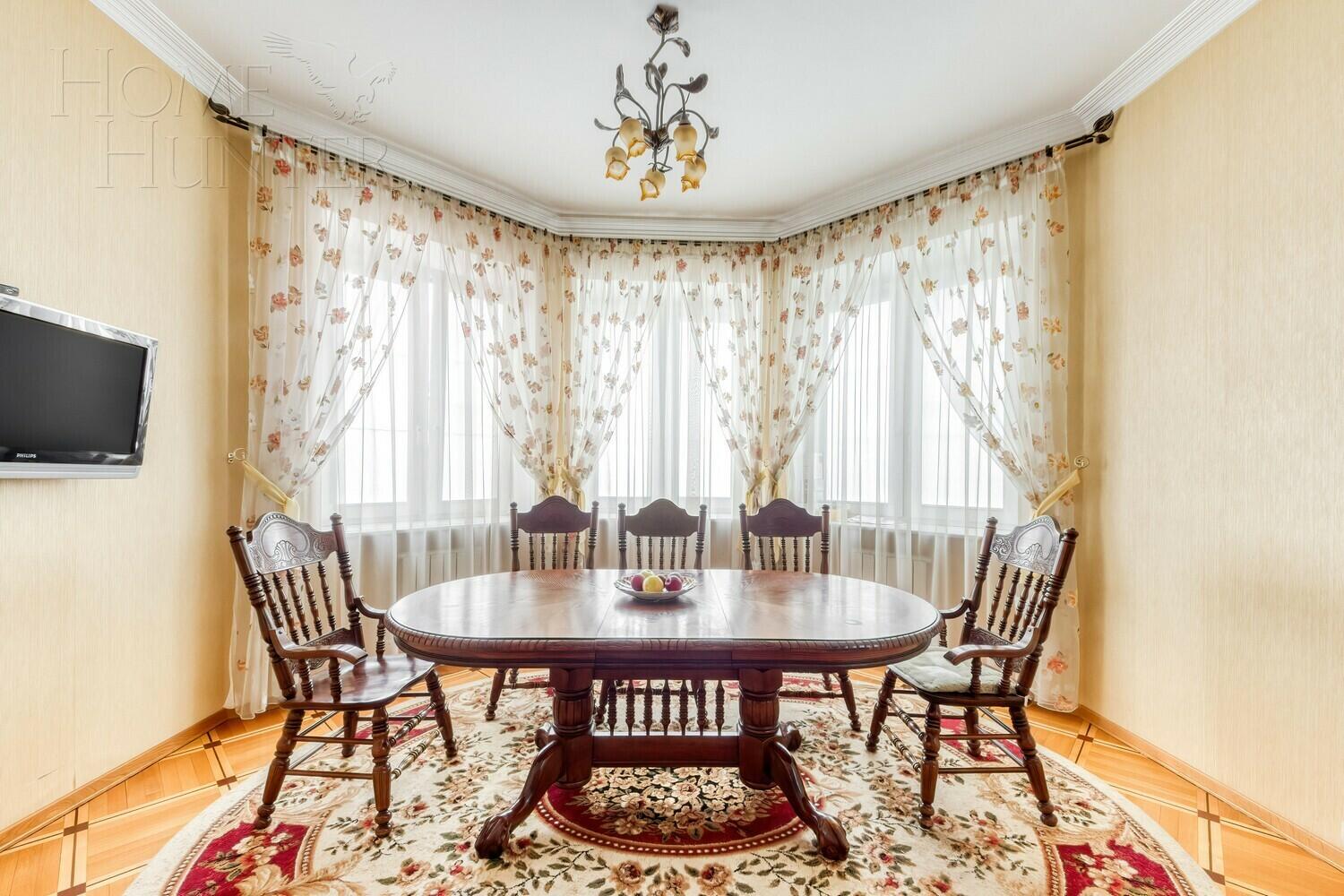 3-этажный коттедж 650 м² с отделкой