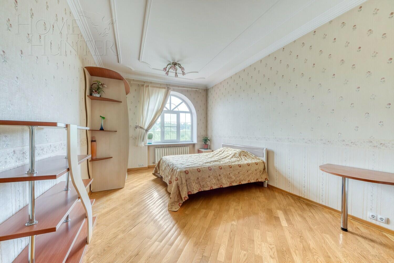 3-этажный коттедж 650 м² с отделкой