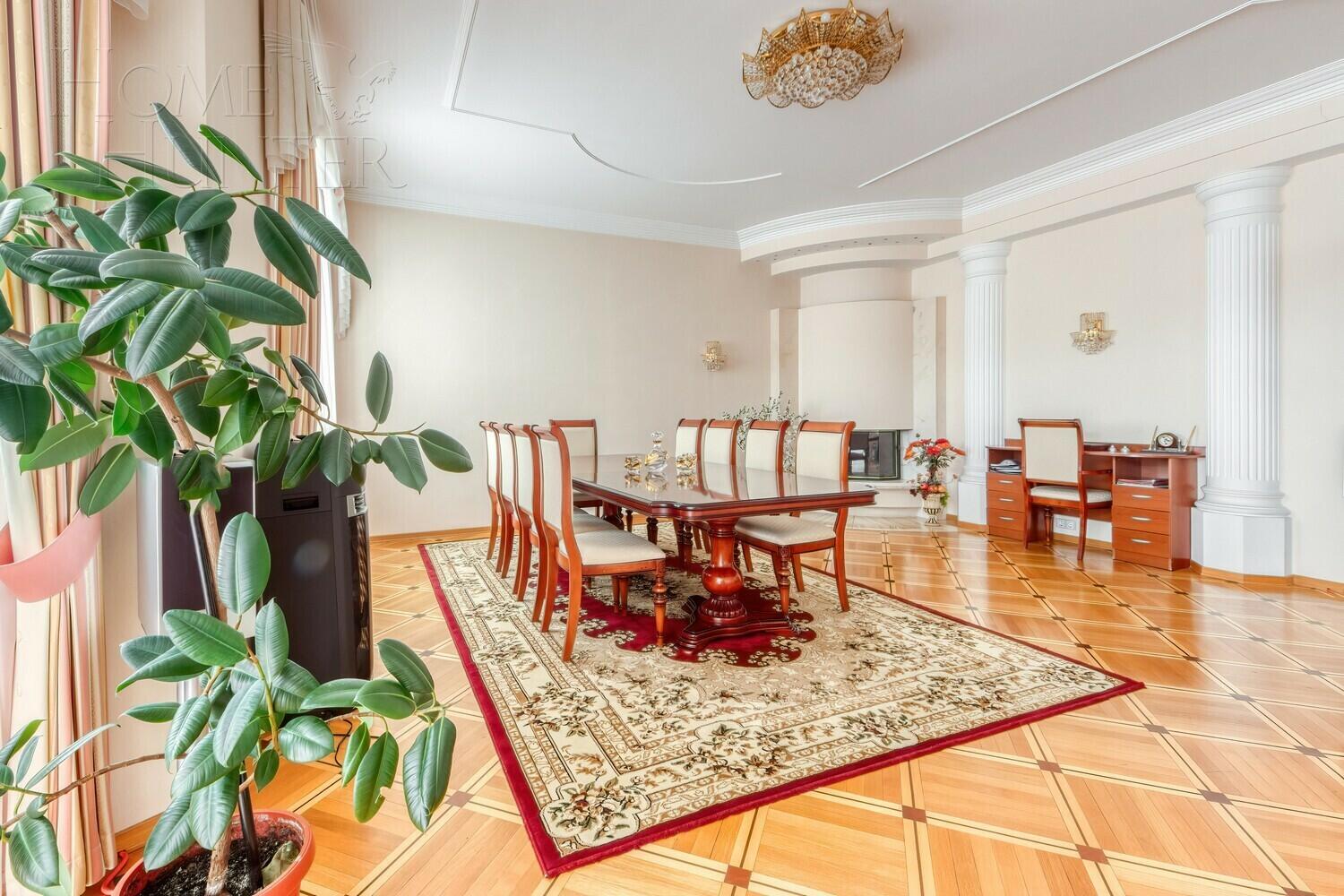 3-этажный коттедж 650 м² с отделкой