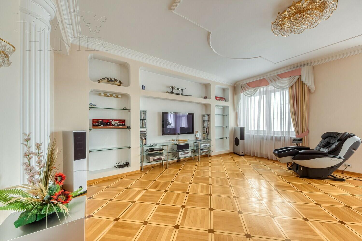3-этажный коттедж 650 м² с отделкой