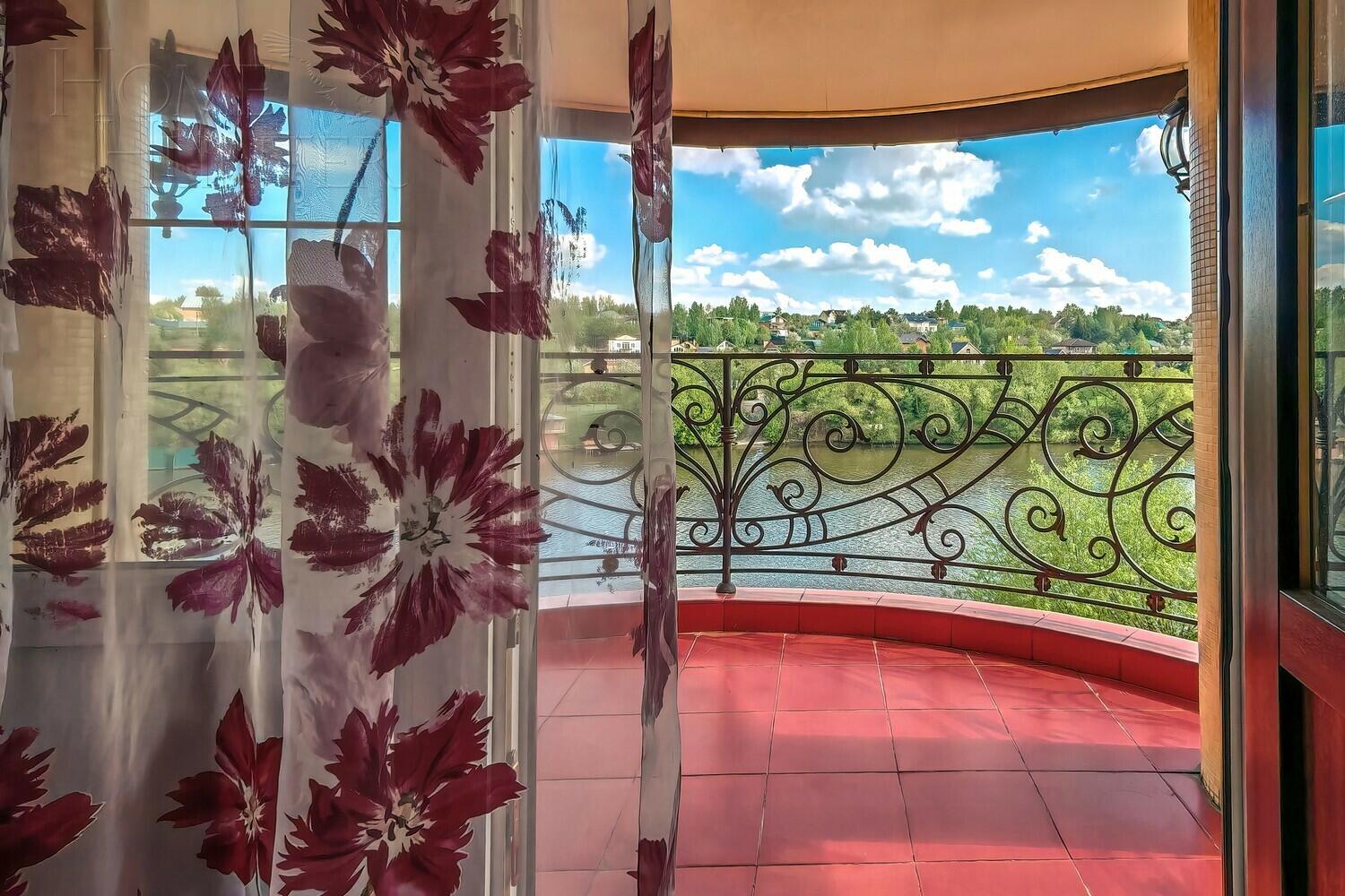 3-этажный коттедж 650 м² с отделкой