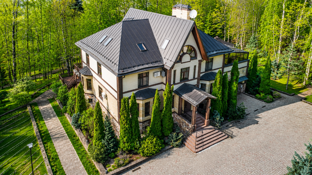 2-этажный коттедж 2 500 м² с отделкой
