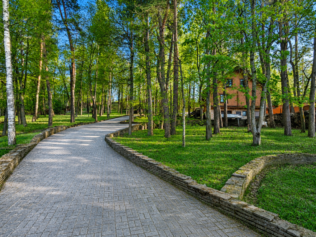 2-этажный коттедж 2 500 м² с отделкой