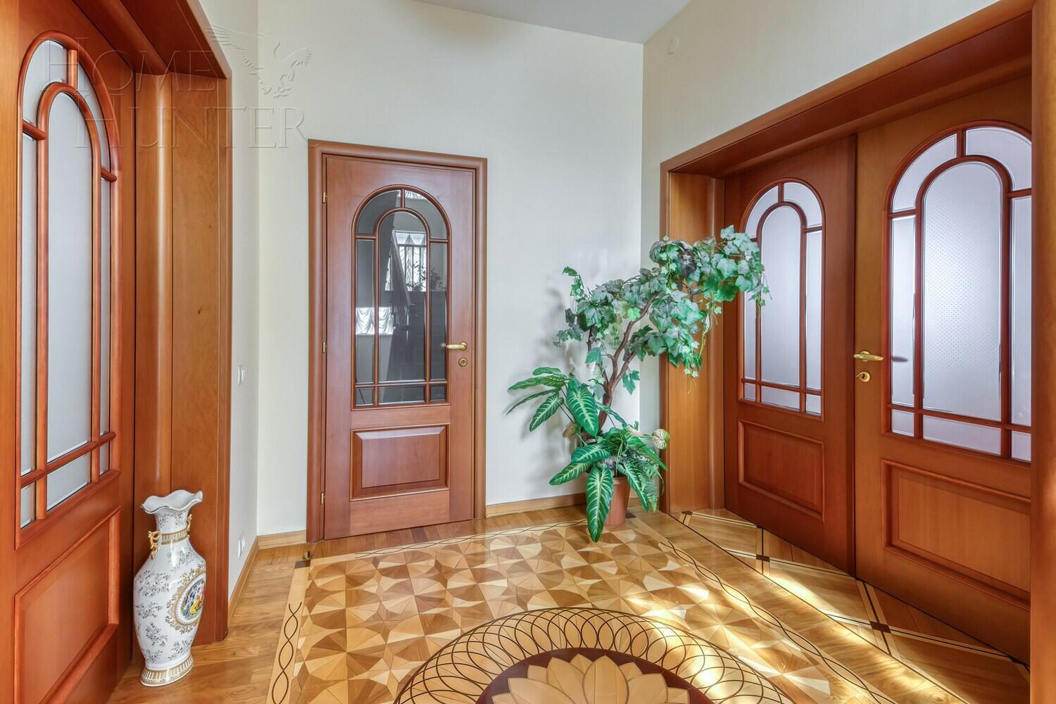3-этажный коттедж 650 м² с отделкой
