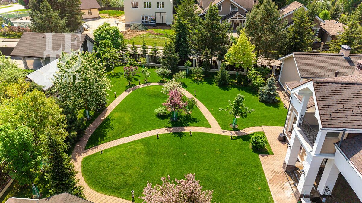 2-этажный коттедж 550 м² с отделкой