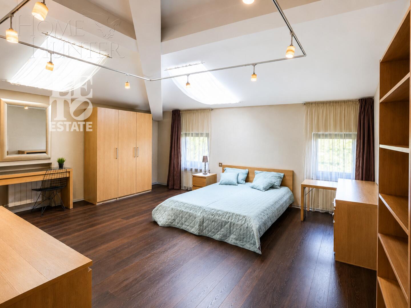 3-этажный коттедж 900 м² с отделкой