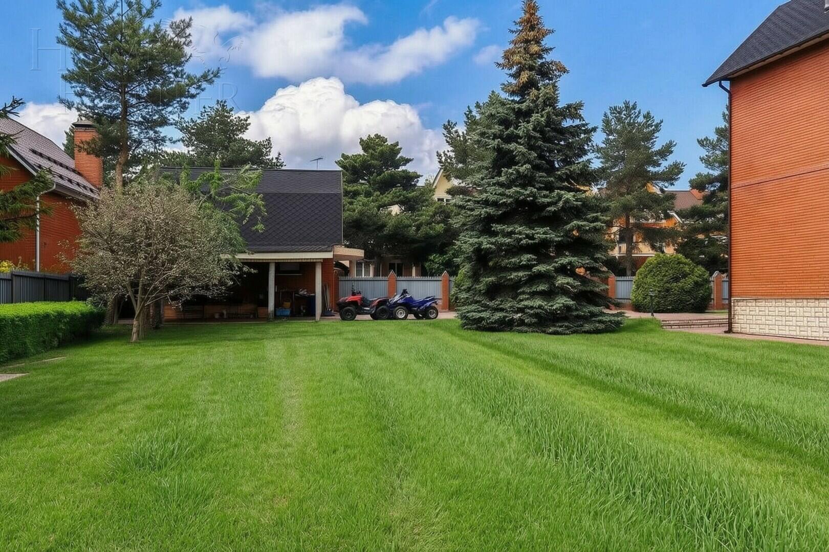 3-этажный коттедж 650 м² с отделкой
