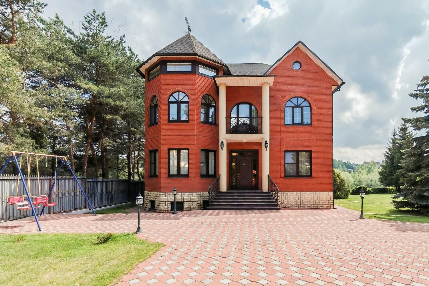 3-этажный коттедж 650 м² с отделкой