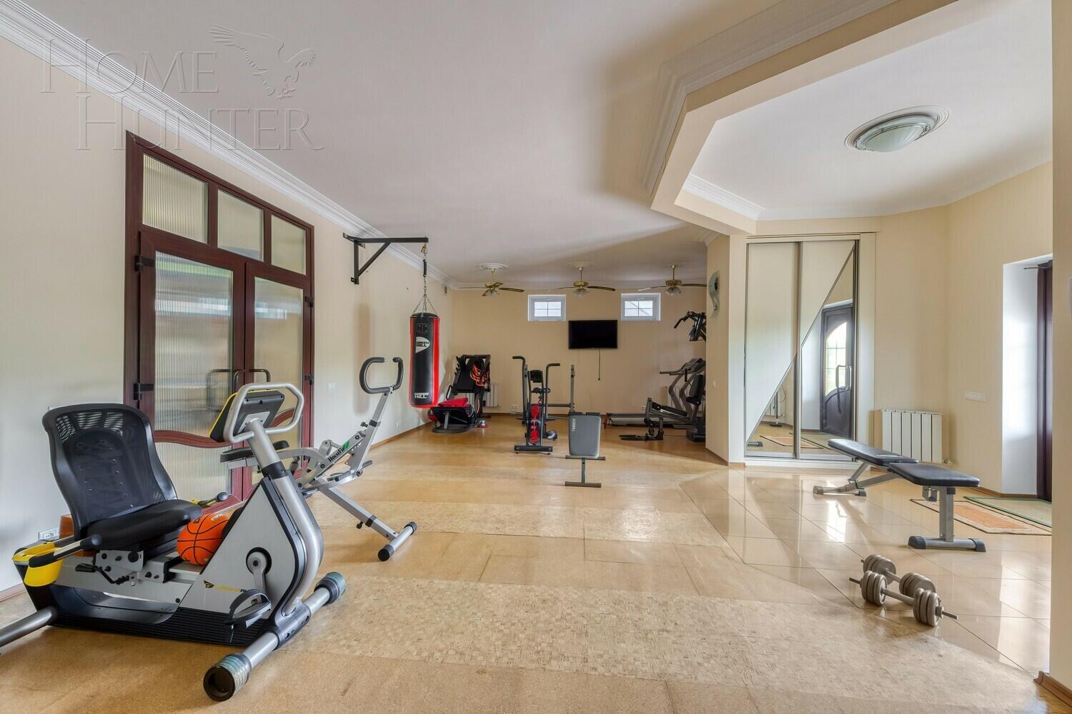 3-этажный коттедж 650 м² с отделкой