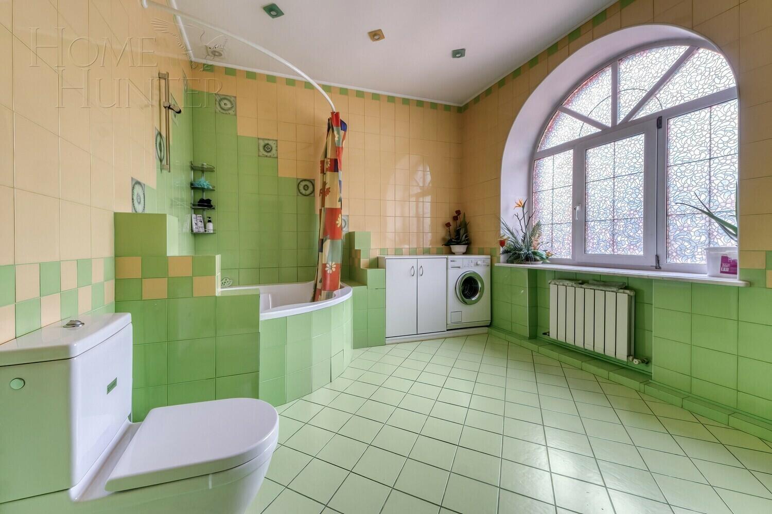 3-этажный коттедж 650 м² с отделкой