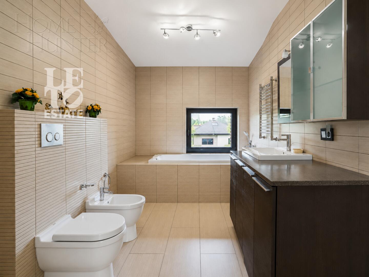3-этажный коттедж 900 м² с отделкой