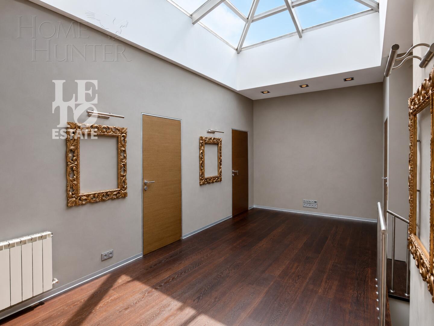 3-этажный коттедж 900 м² с отделкой
