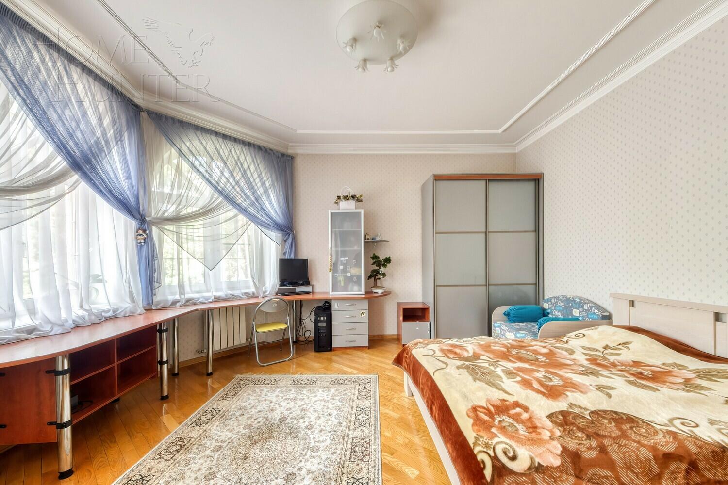 3-этажный коттедж 650 м² с отделкой