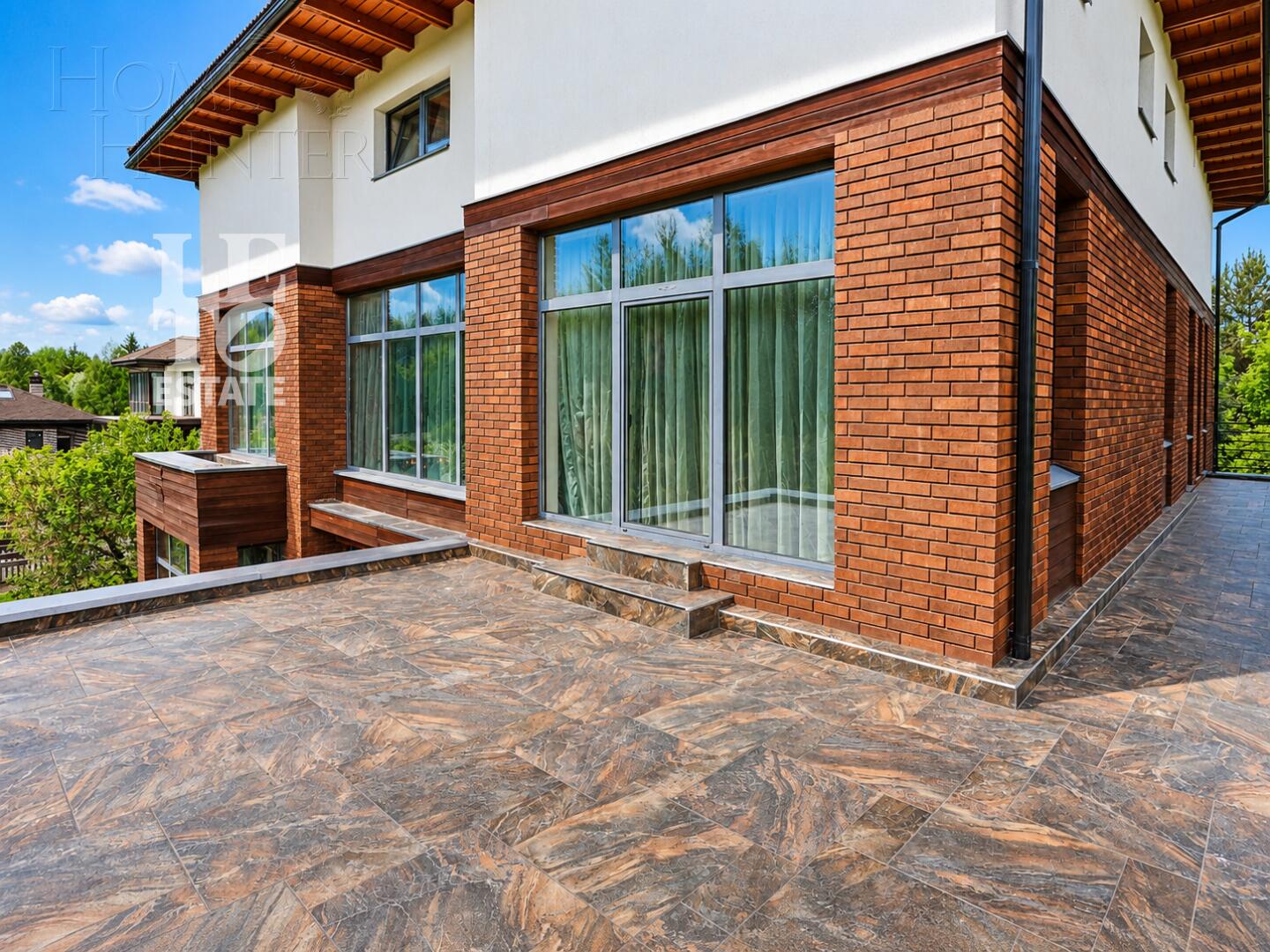 3-этажный коттедж 900 м² с отделкой