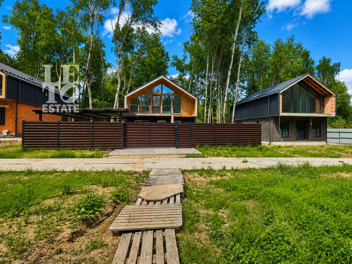 2-этажный коттедж 240 м² без отделки