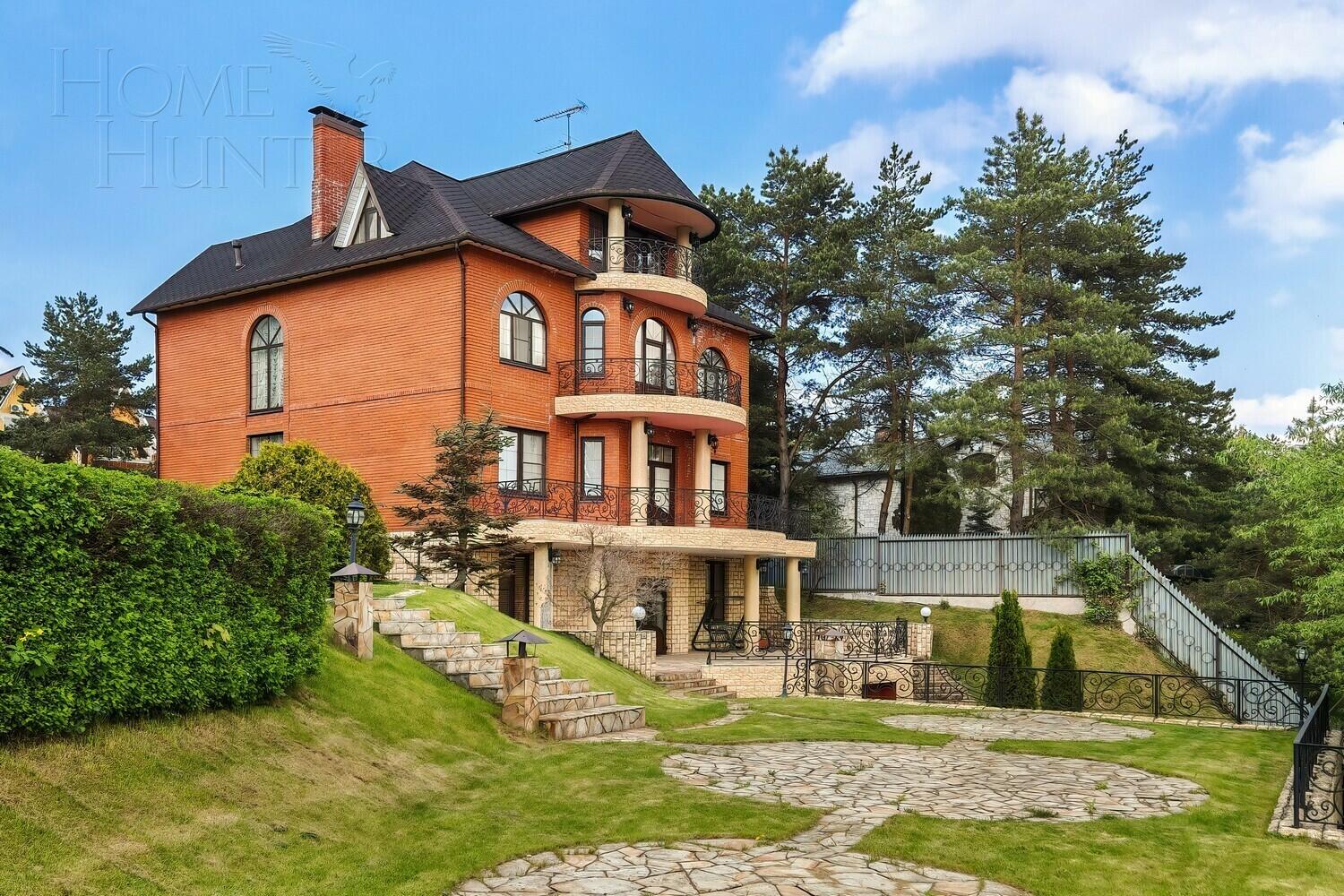 3-этажный коттедж 650 м² с отделкой