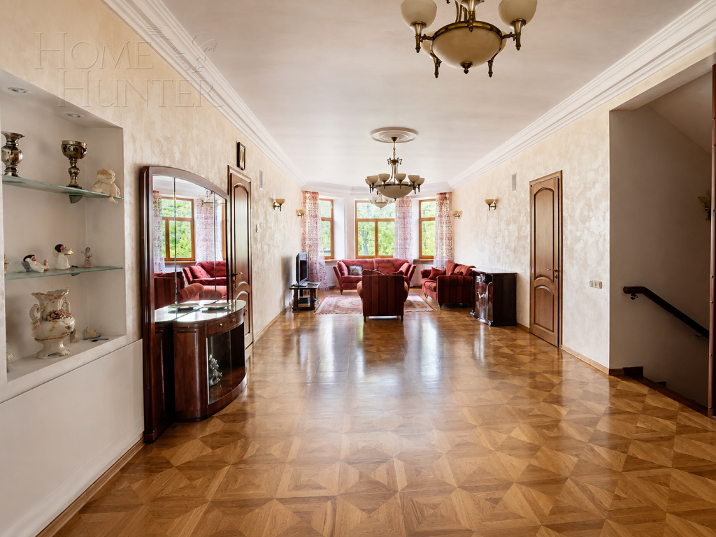 2-этажный коттедж 2 500 м² с отделкой