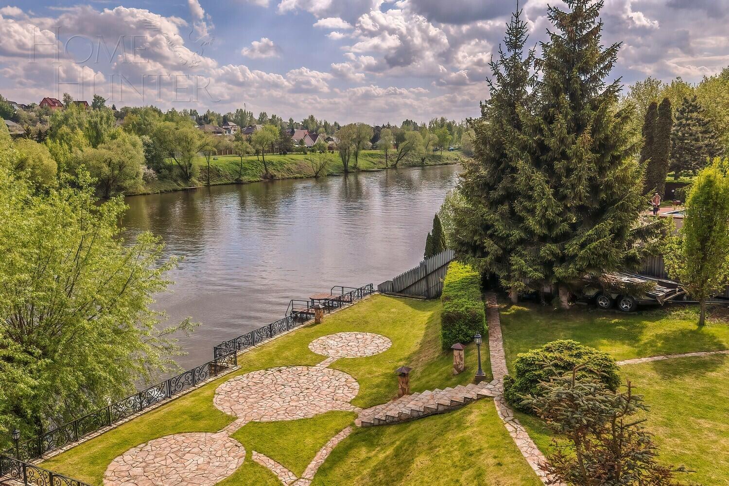 3-этажный коттедж 650 м² с отделкой
