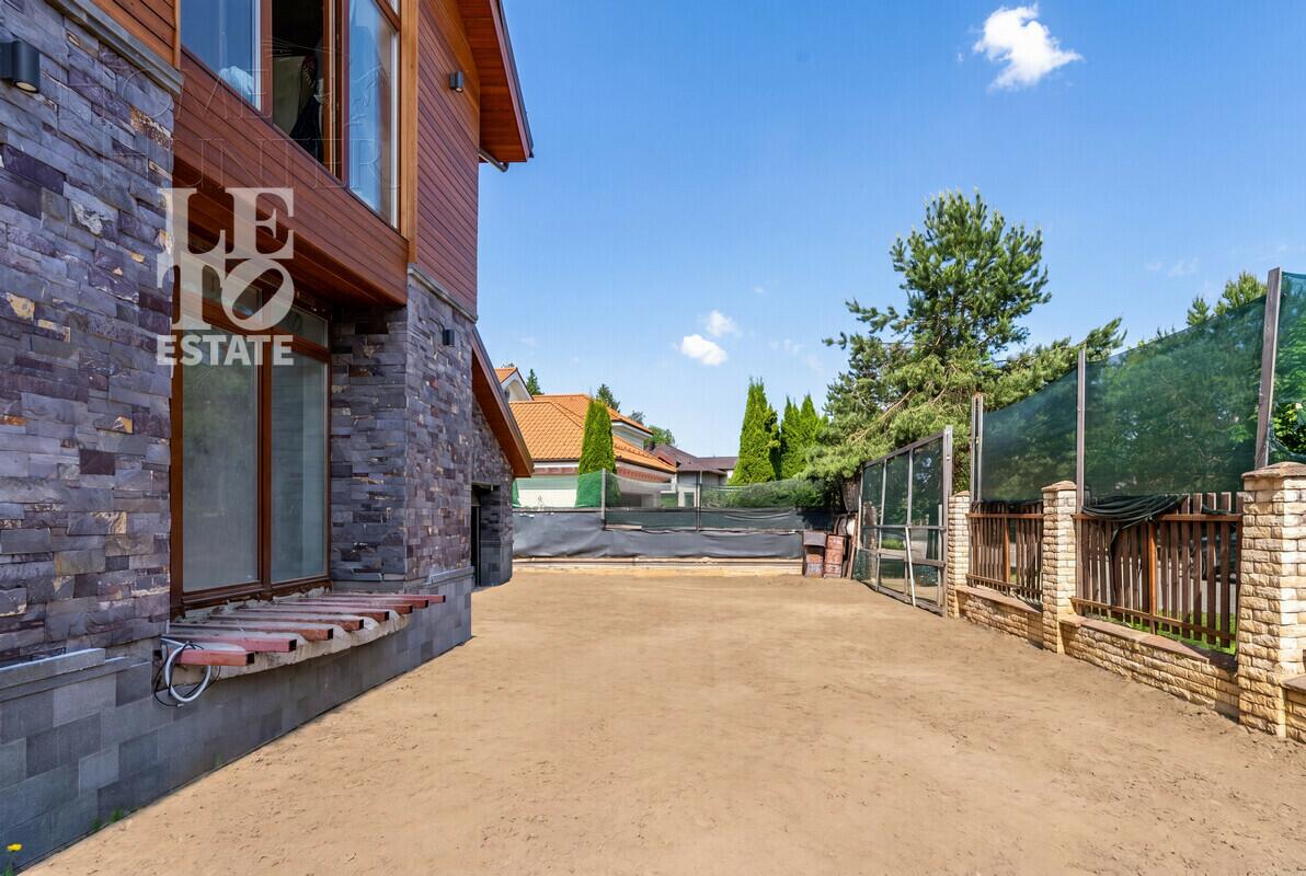2-этажный коттедж 1 150 м² без отделки