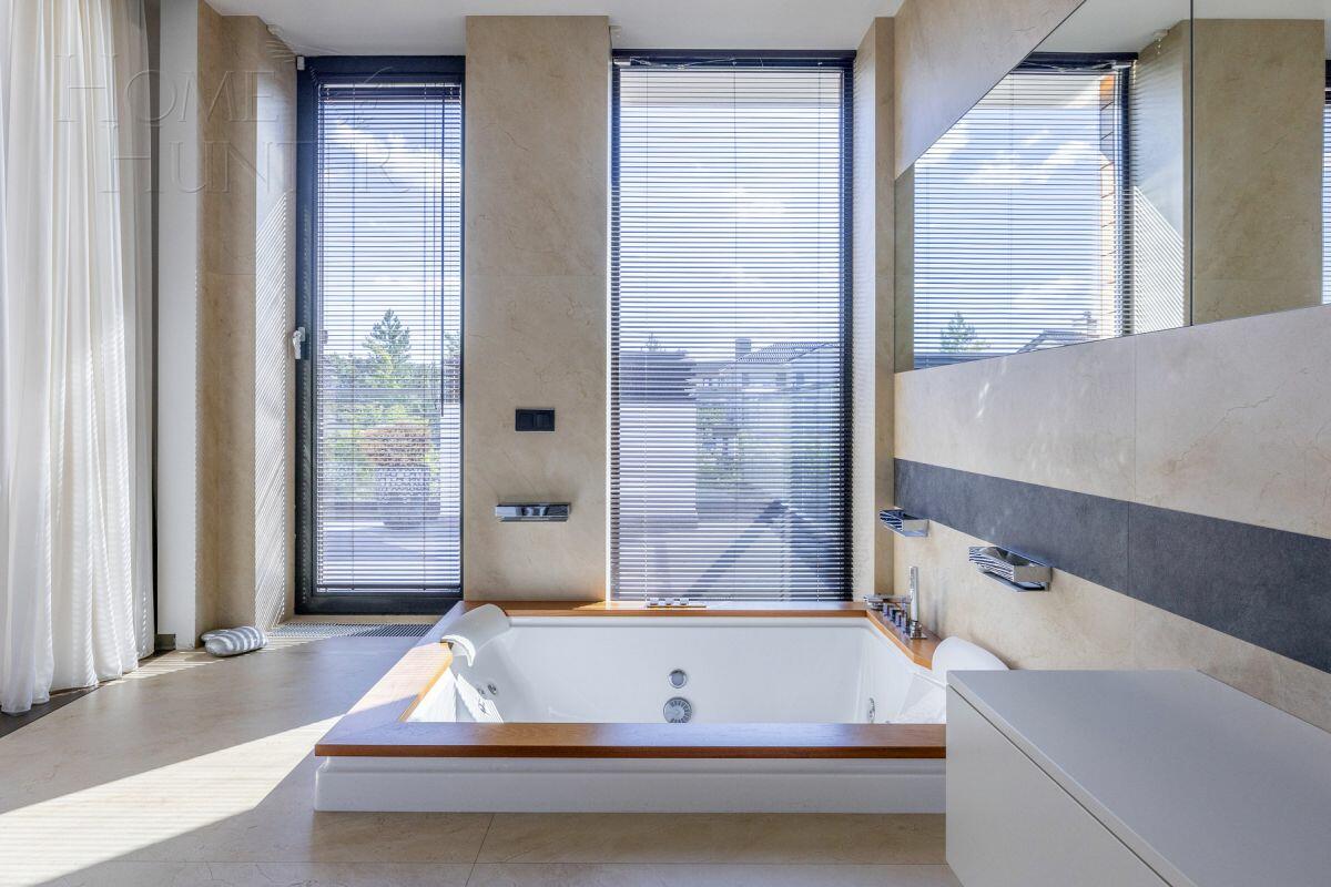 3-этажный коттедж 550 м² с отделкой