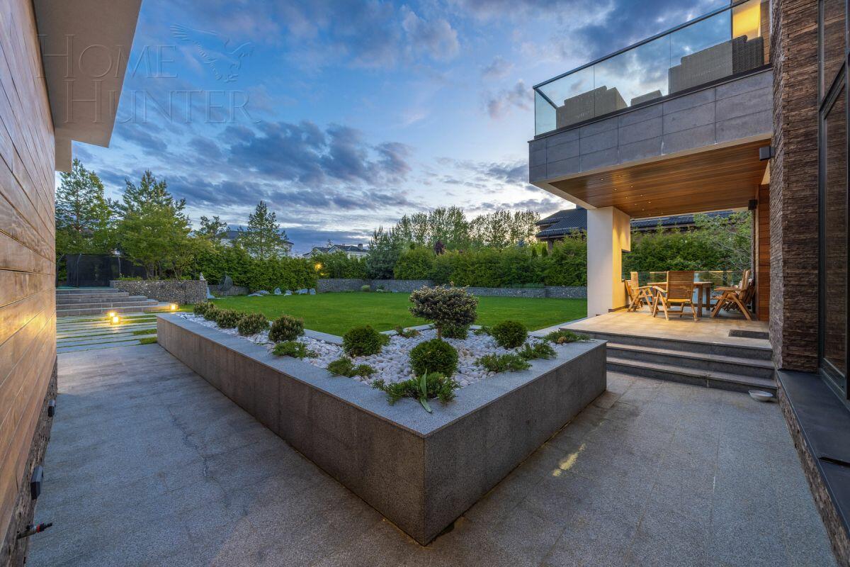 3-этажный коттедж 550 м² с отделкой