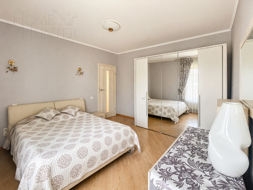 3-этажный коттедж 250 м² с отделкой