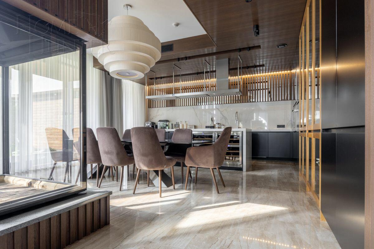 3-этажный коттедж 550 м² с отделкой