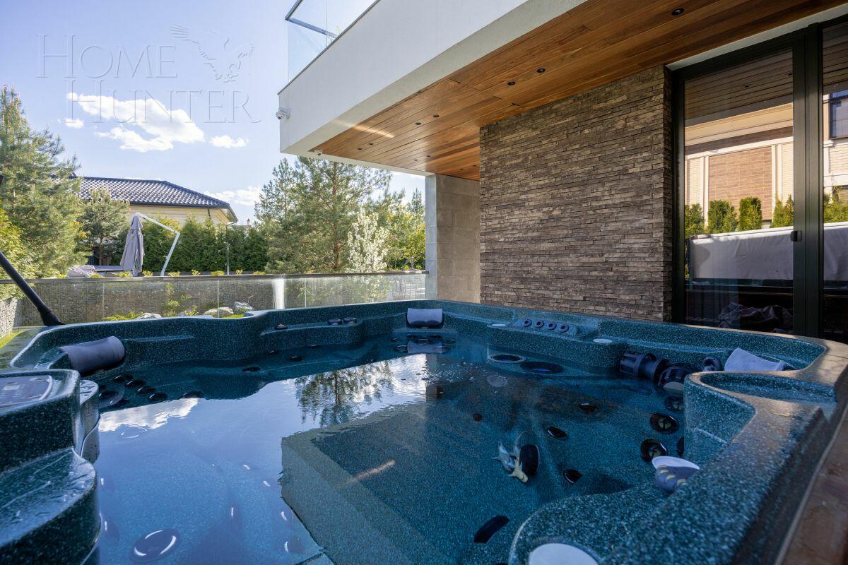 3-этажный коттедж 550 м² с отделкой