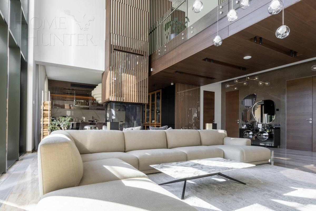 3-этажный коттедж 550 м² с отделкой