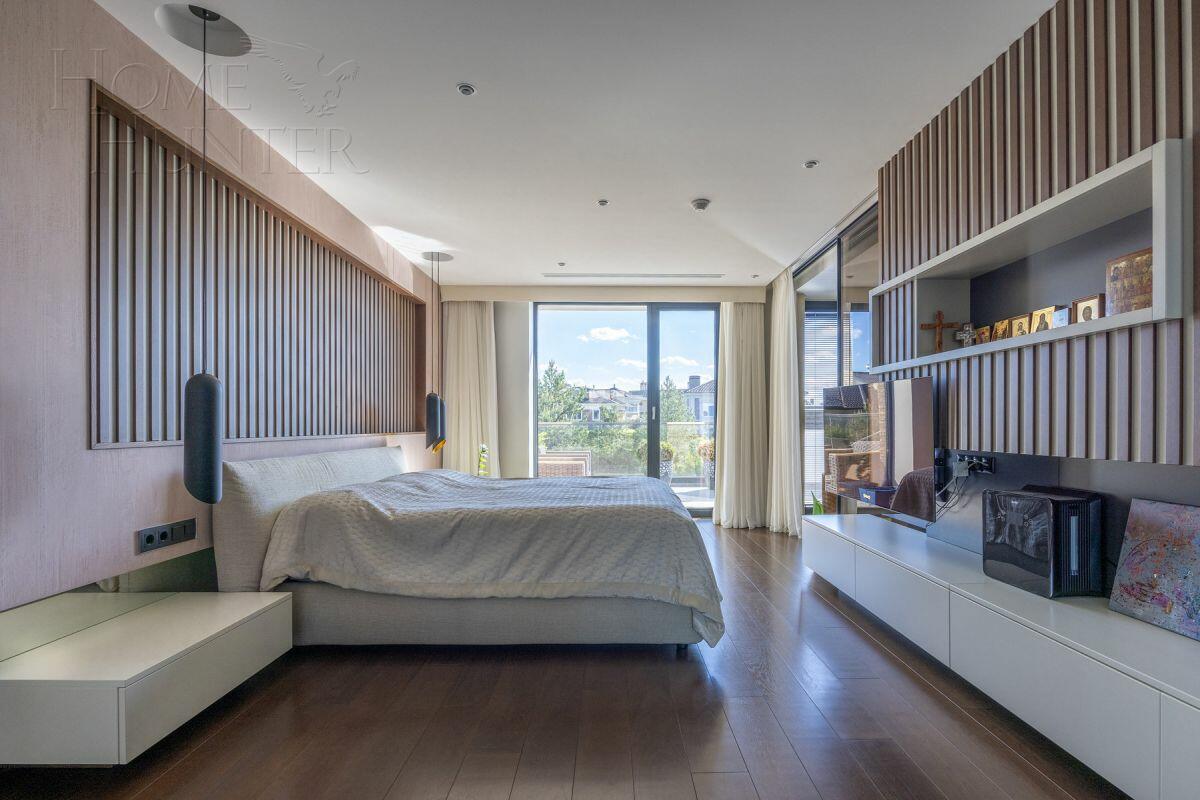 3-этажный коттедж 550 м² с отделкой