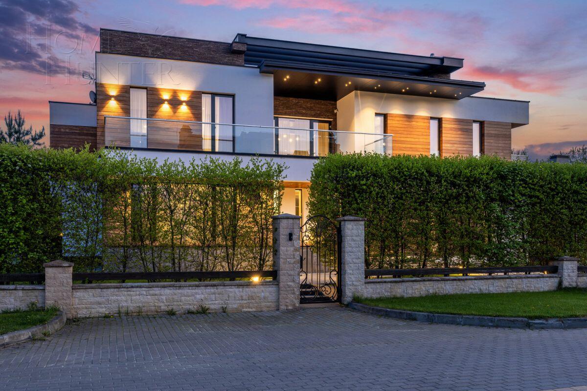 3-этажный коттедж 550 м² с отделкой
