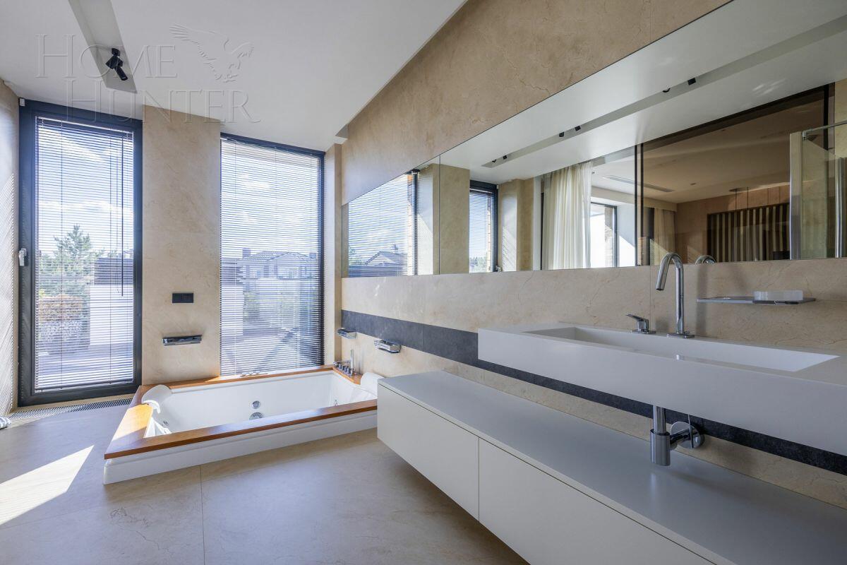 3-этажный коттедж 550 м² с отделкой