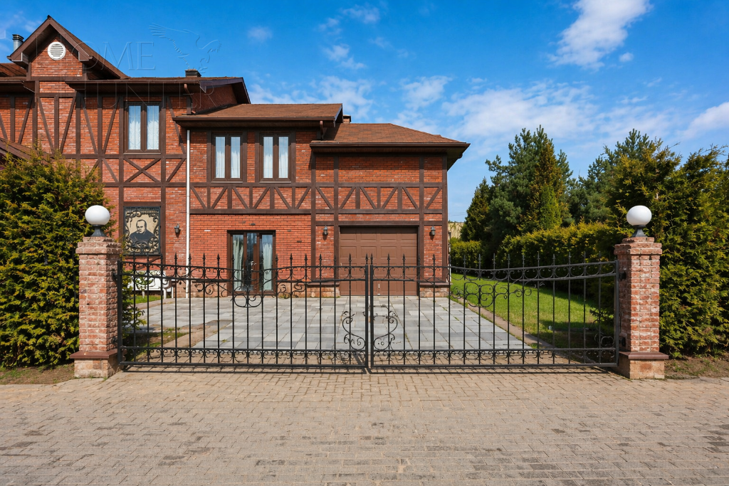 3-этажный коттедж 250 м² с отделкой