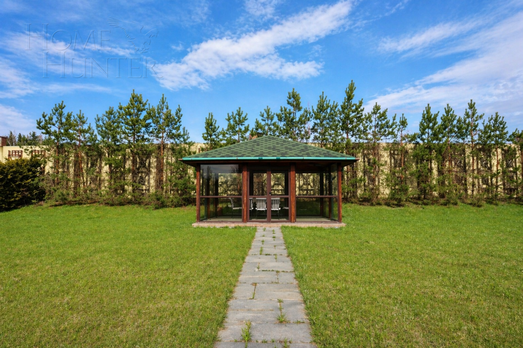 3-этажный коттедж 250 м² с отделкой